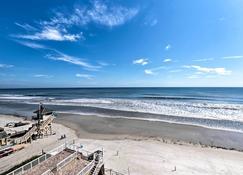 Oceanfront Daytona Beach Studio with Balcony! - Daytona Beach Shores - Ranta