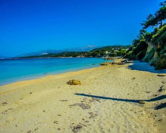 Aloni Studios & Apartments - Lassi - Beach