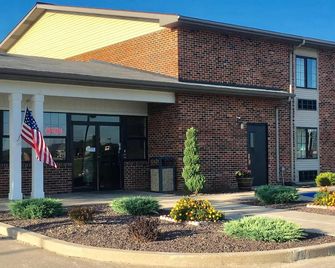 Fairbridge Inn Express Monroe City - Monroe City - Edificio