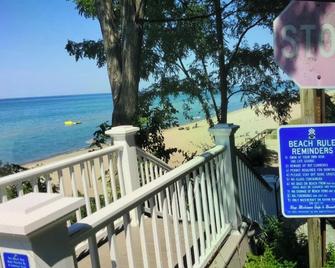Charming 3-Bedroom House With Wifi, Ac In New Buffalo With A 20x40 Indoor Pool - New Buffalo - Balkon
