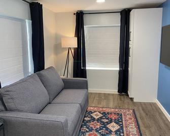Noxapaga Suites - Nome - Living room