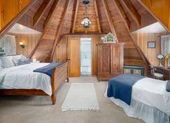 The Gingerbread Cottage - Kings Beach - Bedroom