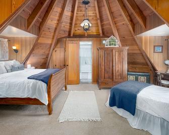 The Gingerbread Cottage - Kings Beach - Bedroom