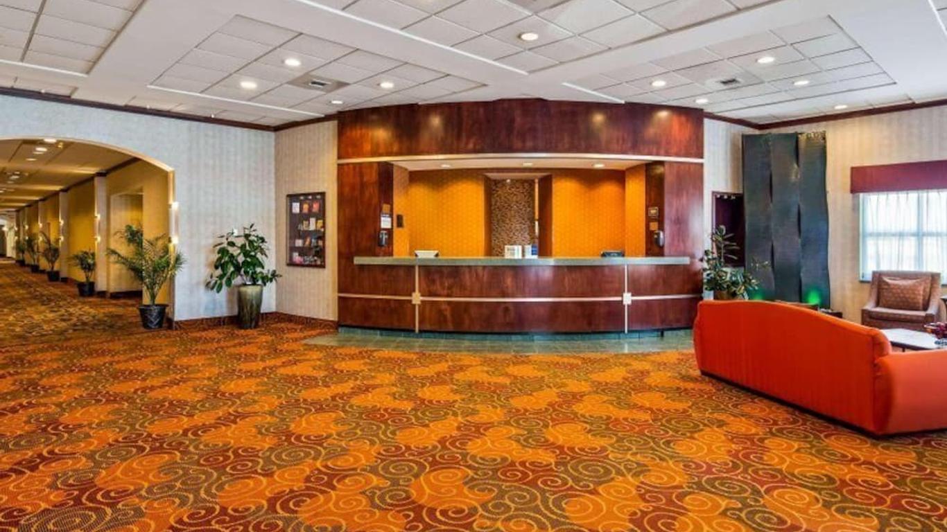 Rock Island Inn & Suites Marshalltown