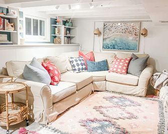 Hot location, Stylish, Kid-Friendly Bungalow in hip Denver neighborhood - Denver - Sala de estar