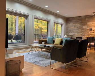 Amazing Luxury Forest Villa - Aurora - Living room