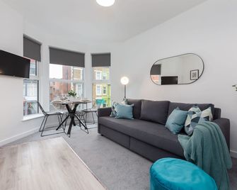 Charles Alexander Short Stay - Charnley House Apartments - Blackpool - Salon