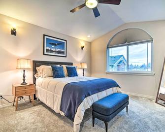Sleek Escape w/ Balcony 1 Mi to 5th Avenue! - Anchorage