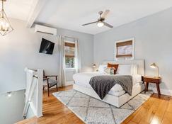 Spacious and Quiet One Block off King Street - Charleston - Phòng ngủ