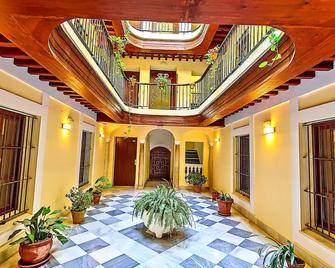Ribera De Luxe Central Apartment with Ascensor - El Puerto de Santa María - Hall d’entrée