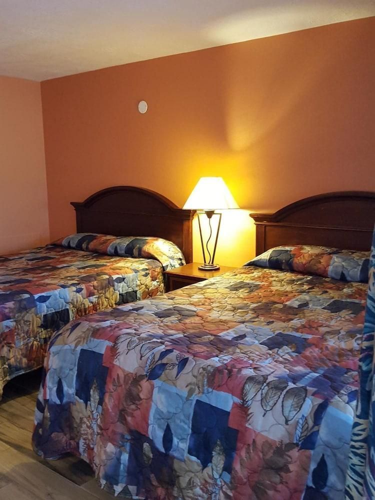 ثري أوكس موتل