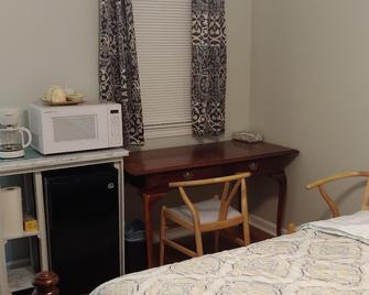 Cozy bedroom with private bathroom, and separate, direct access entrance. - Lawrenceville - Ložnice