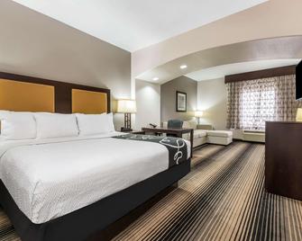 La Quinta Inn & Suites by Wyndham Orange - Orange - Habitación