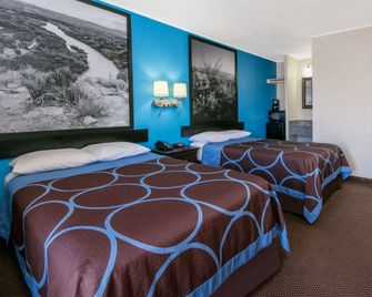 Super 8 by Wyndham Lubbock Civic Center North - Lubbock - Bedroom