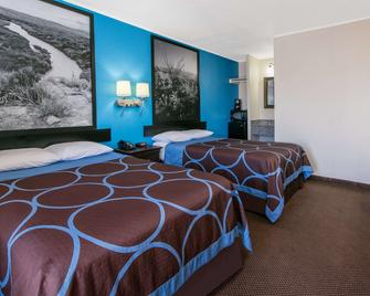 Super 8 by Wyndham Lubbock Civic Center North - לאבוק - חדר שינה