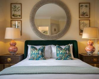 Amazing 3 bedroom house in the heart of Belgravia with a Terrace and AC. Perfect for a London experience - London - Bedroom