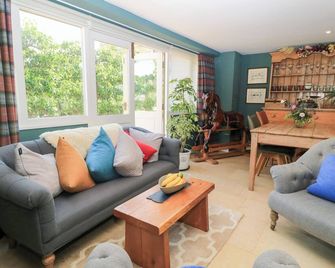 Pudding Hill Barn Cottage, Pet Friendly, With A Garden In Bibury - Cirencester - Living room
