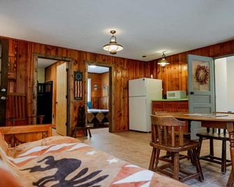 Salmon Creek Cabin - Allegheny National Forest - Marienville - Kitchen