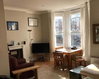 Elegant 3bed Crouchend in style with roof terrace - London - Living room