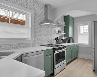 Charming, Cozy and Clean - South Haven - Кухня