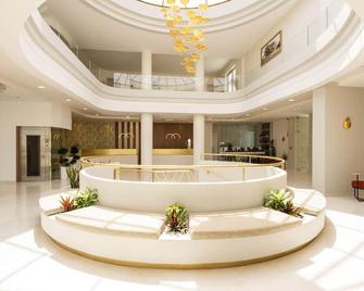 Vantaris Palace - Каврос - Лоббі