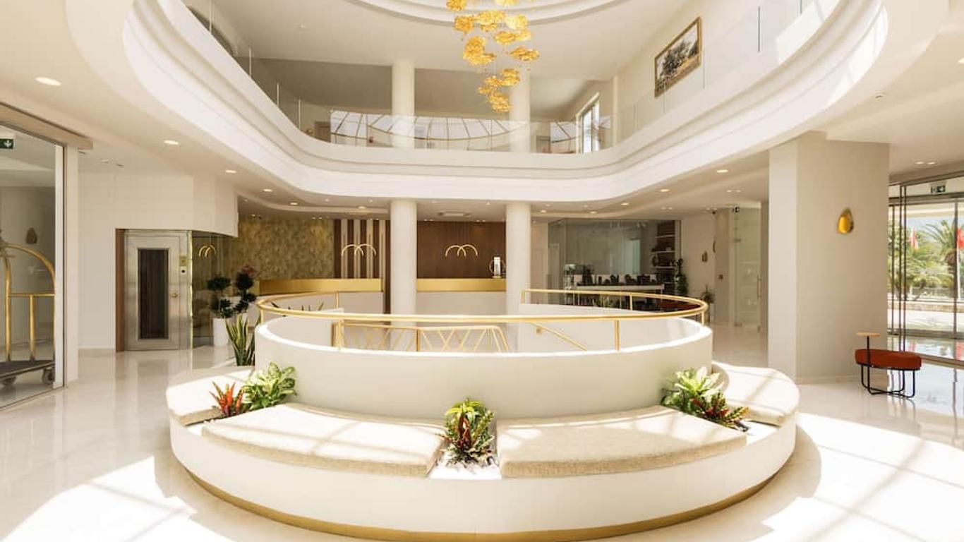 Vantaris Palace