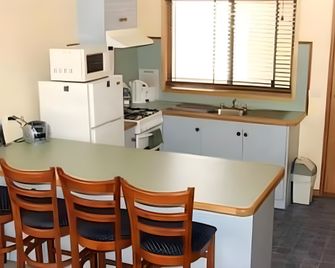 Seahorse Coastal Villas - Port Campbell - Bedroom
