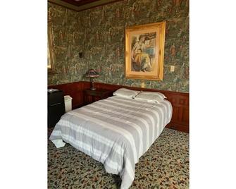 Rent a room in the gorgeous Holt House - Portland - Building