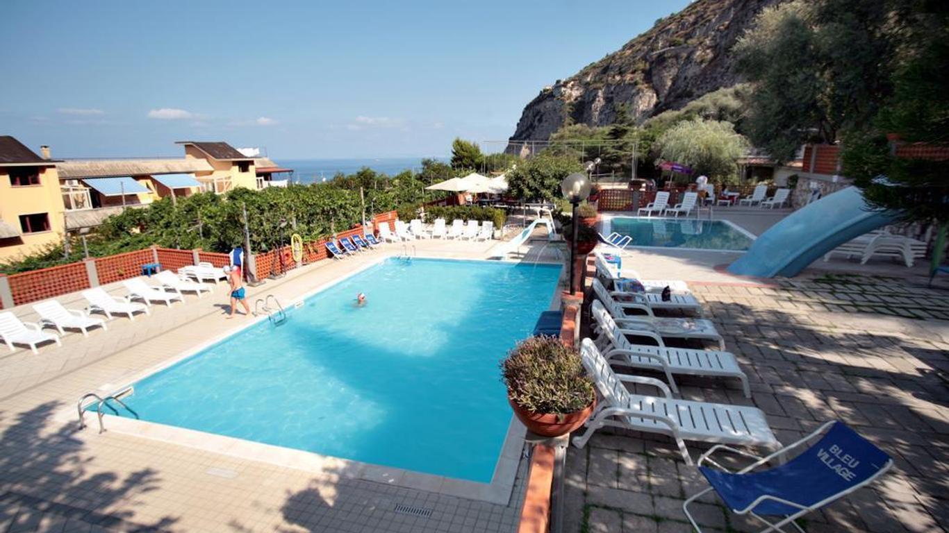 Bleu Village