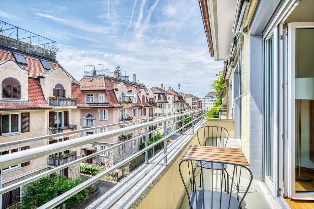 Airy Wiedikon 2.5BR w/ W/D & Storage Room, nr Tram, by Blueground - ציריך - מרפסת