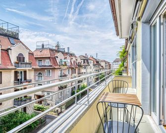 Airy Wiedikon 2.5BR w/ W/D & Storage Room, nr Tram, by Blueground - ציריך - מרפסת