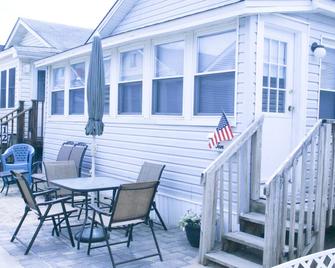Super Beach House 5th House From The Beach & Boardwalk - Point Pleasant Beach - Patio