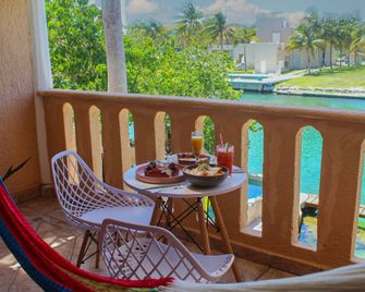 Chez Waffle Hotel - Puerto Aventuras - Balcón