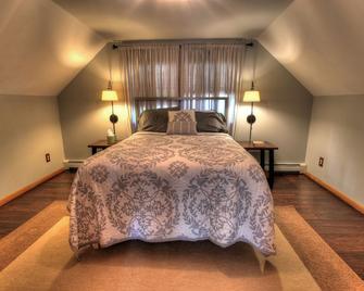 Lakefront on the quiet side of main lake! - Coxsackie - Bedroom