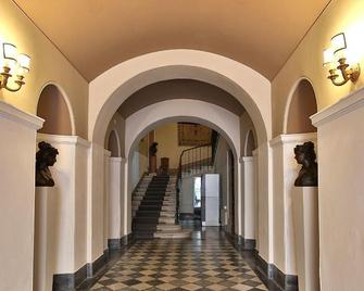 Alibrandi Palace - Civitavecchia - Hành lang