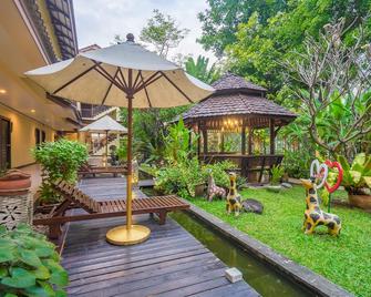 Suphan Lake Hometel - Bangkok - Innenhof