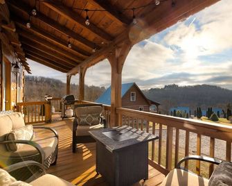 Luxury Log Cabin with Copper Tub - Meadows of Dan - Balcony