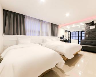 Hotel Yeogiuhtte Yangsan - Yangsan - Habitación