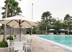 Cozy Studio Room Apartment At Aeropolis Residence - Tangerang City - Pool