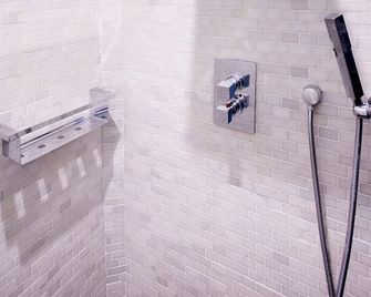 Comfortable Apartment Near Retiro Park. Retiro III - Madrid - Bathroom