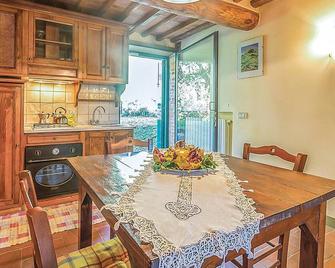 2 bedroom accommodation in Gragnano LU - San Gennaro - Comedor