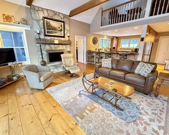 Room for the whole family 8 minutes to Manchester - Sunderland - Living room