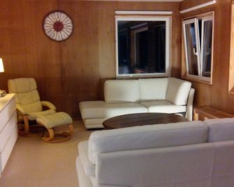 House Facing The Sea - Omaha Beach - Exceptional And Only! - فييرفيل-سور-مير - غرفة معيشة