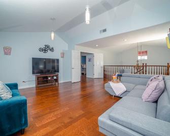 Vegas Oasis 15 min strip - Spacious 4 BR 3.5BA Sleeps 14 - Las Vegas - Sala de estar