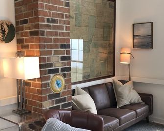 Bay Front Small Contemporary - Reedville - Living room