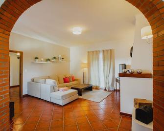 Break Holidays House - Moura - Living room