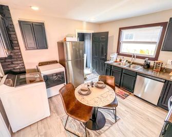 Blackwood Home/️Hot tub relax/4 min to TYS airport - Alcoa - Küche