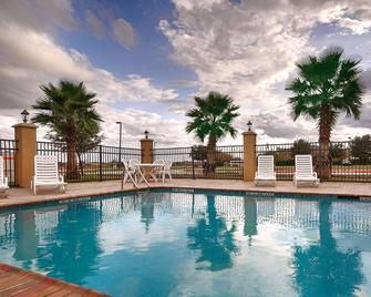Best Western Bastrop Pines Inn - Bastrop - Pool