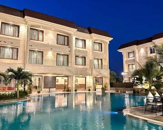 The Imperial Prime - Bhīlwāra - Piscina