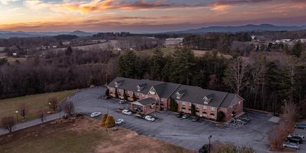 Image of hotel: Mountain Inn & Suites Hendersonville